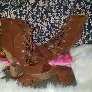 Carlos Santana Jolene Lace Chunky Heels sz 8 Women